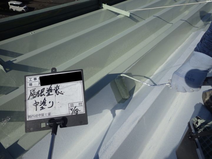 屋根　シリコン樹脂塗料１回目